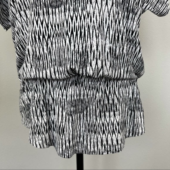 Chico’s Elastic waist black white short sleeve top - Picture 3 of 11